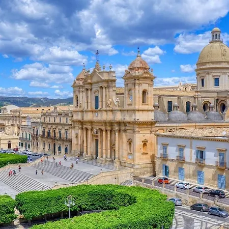 Casa Bella In Noto, A Unique Sicilian Casa de Férias *
