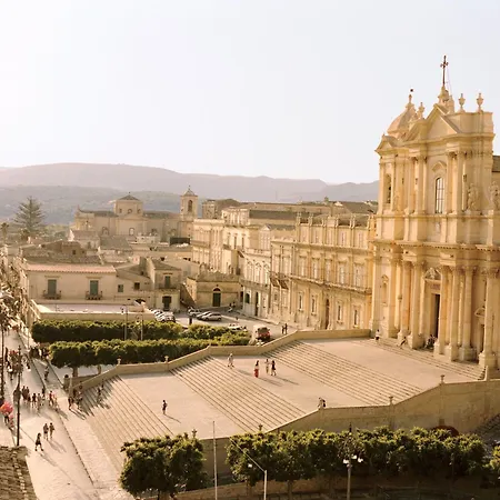 別荘 Casa Bella In Noto, A Unique Sicilian *